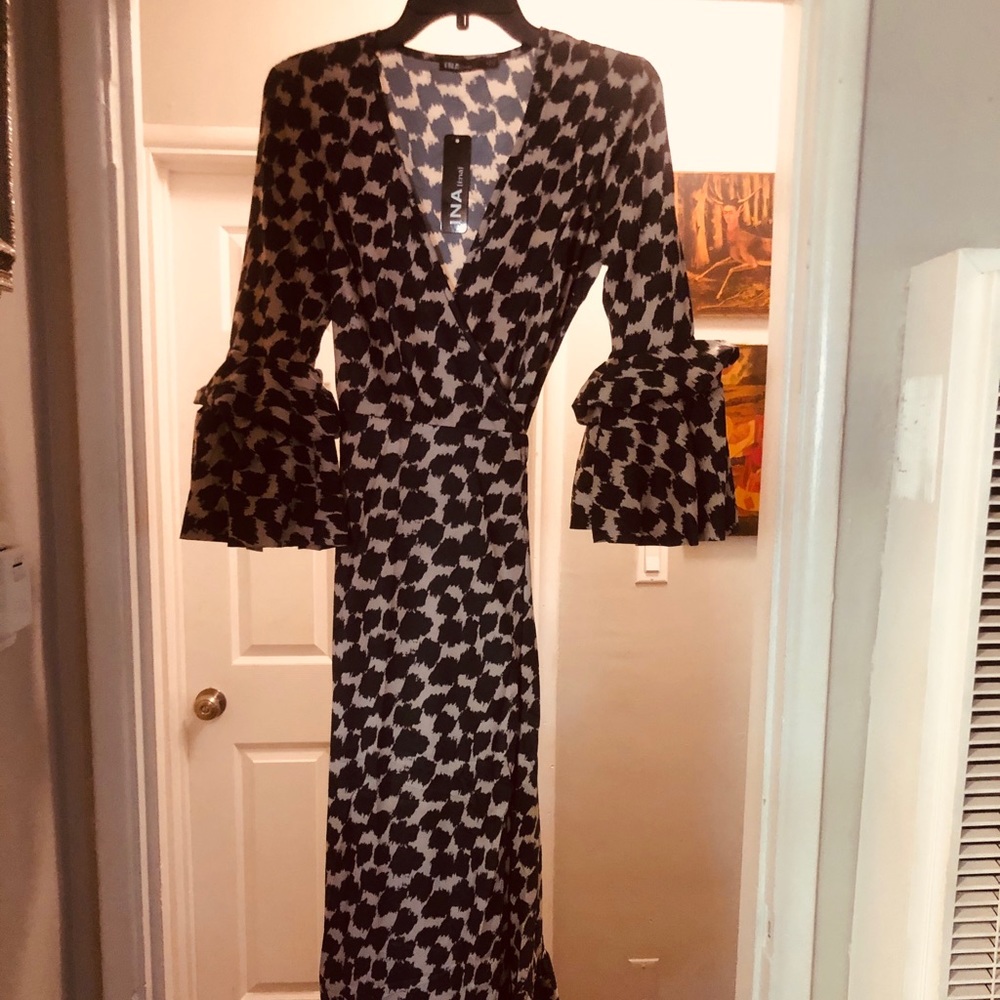 NWT Beautiful maxi dress with ruffle sleeves
